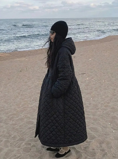 Damen Steppmantel Schwarz mit Kapuze Langer Wintermantel Gesteppte Jacke