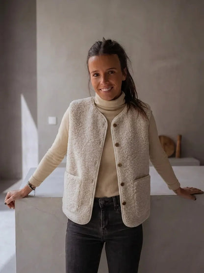 Damen Sherpa Weste Beige mit Knöpfen und Taschen