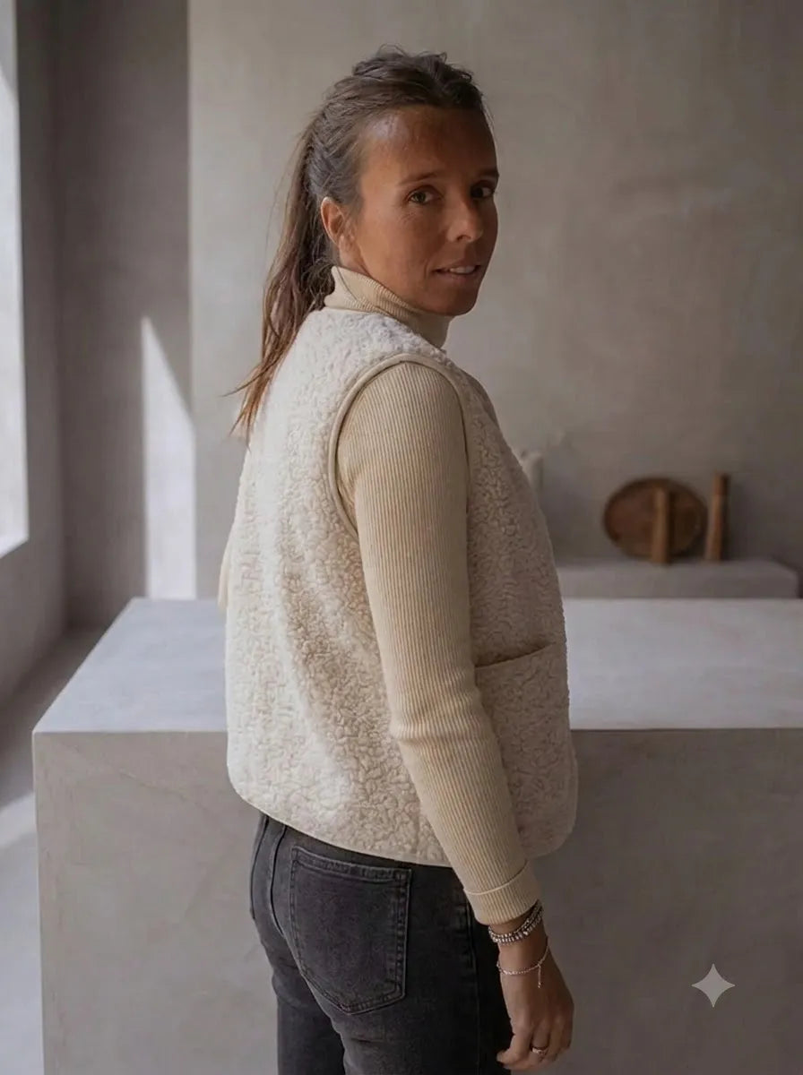 Damen Sherpa Weste Beige mit Knöpfen und Taschen