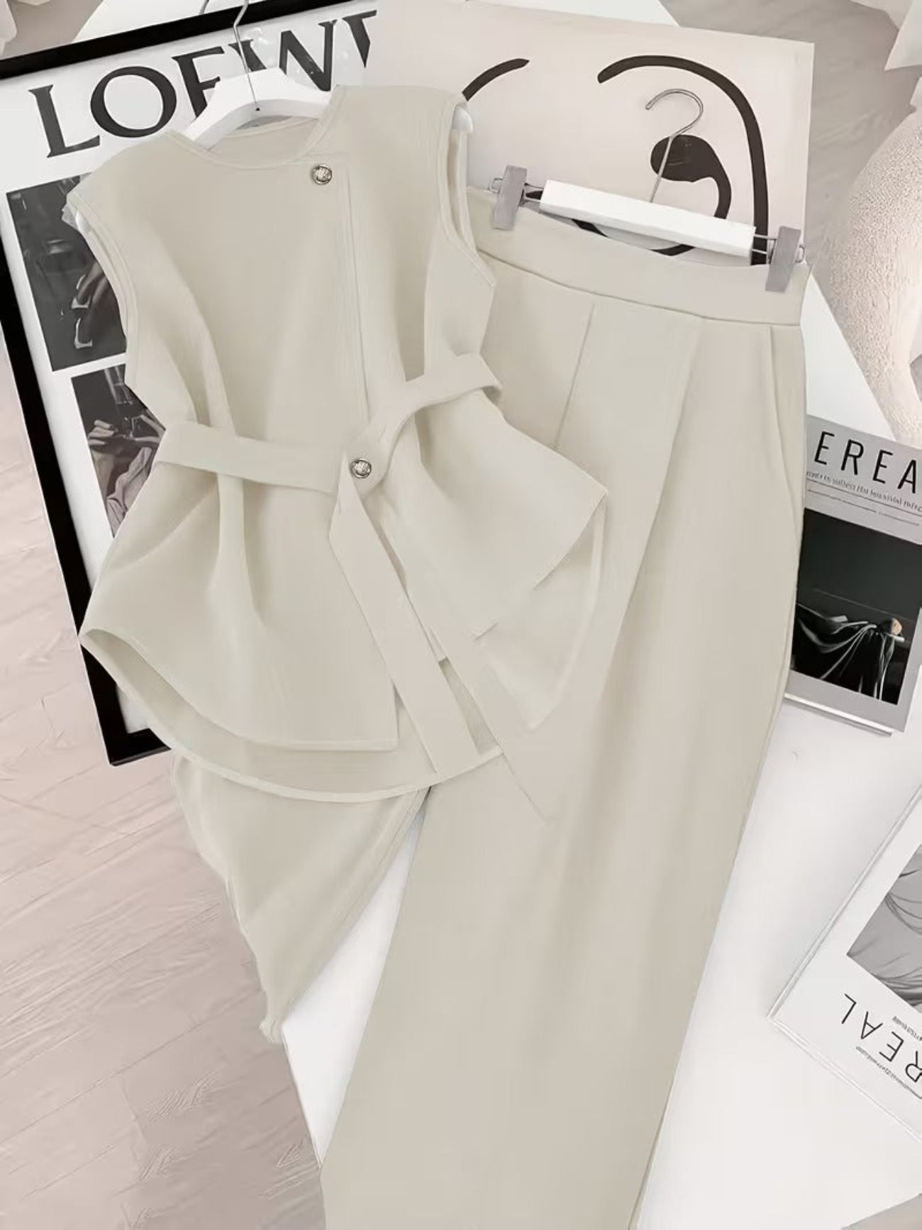 Damen Business Zweiteiler Set – Elegantes Asymmetrisches Top mit Gürtel und Weite Hose für Büro & Alltag