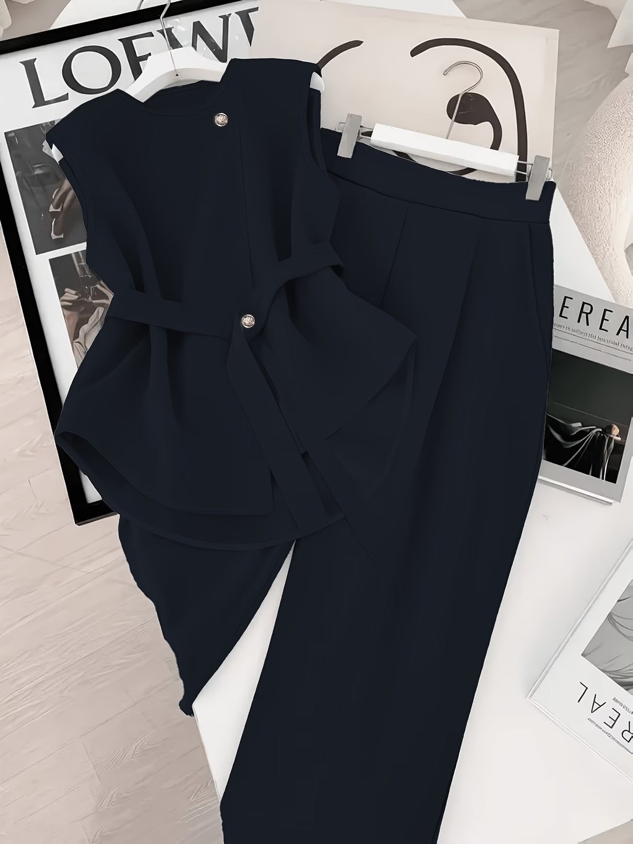 Damen Business Zweiteiler Set – Elegantes Asymmetrisches Top mit Gürtel und Weite Hose für Büro & Alltag
