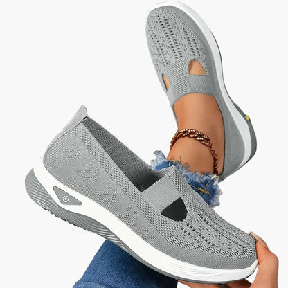 Damen-Slipper mit dämpfender Plateausohle und Cut-Out-Design