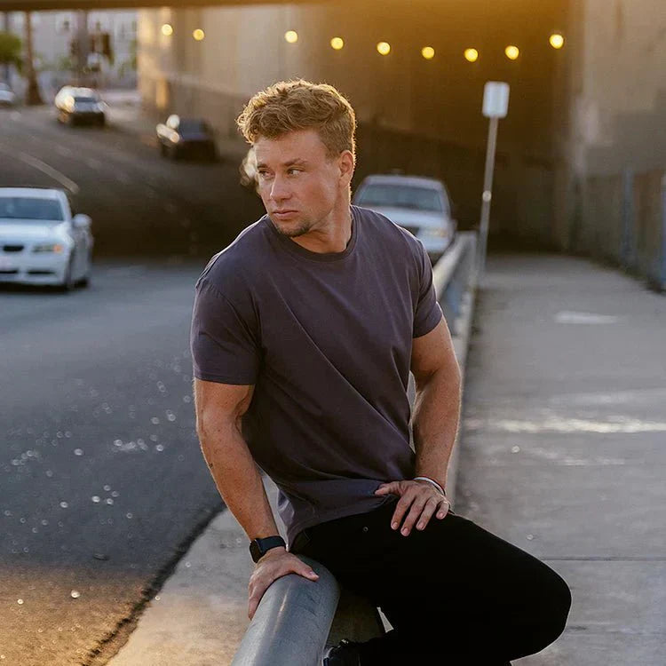 Herren Muskel-Fit Trainingsshirt – Sportliches Freizeitshirt mit athletischem Schnitt
