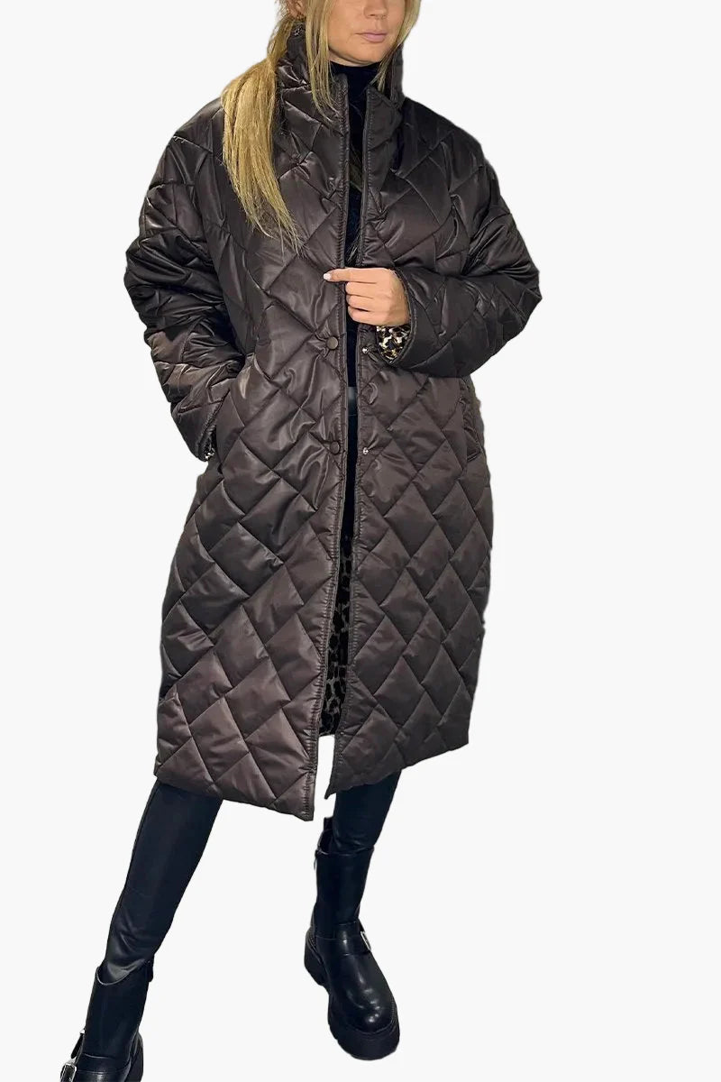 Damen Steppmantel im Wendedesign – Eleganter Wintermantel mit Leo-Print, modisch & warm für Alltag und Freizeit
