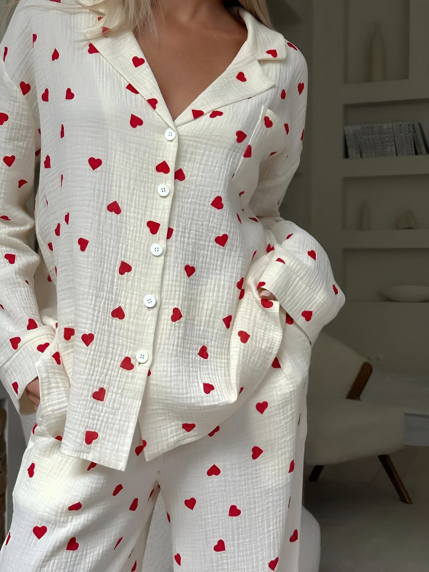 Damen Pyjama Set mit Herzmuster – Stilvolle Nachtwäsche für gemütliche Abende