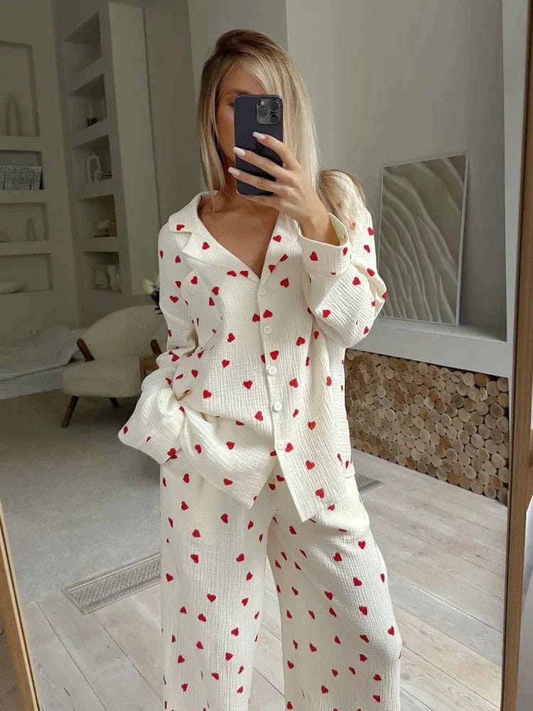 Damen Pyjama Set mit Herzmuster – Stilvolle Nachtwäsche für gemütliche Abende