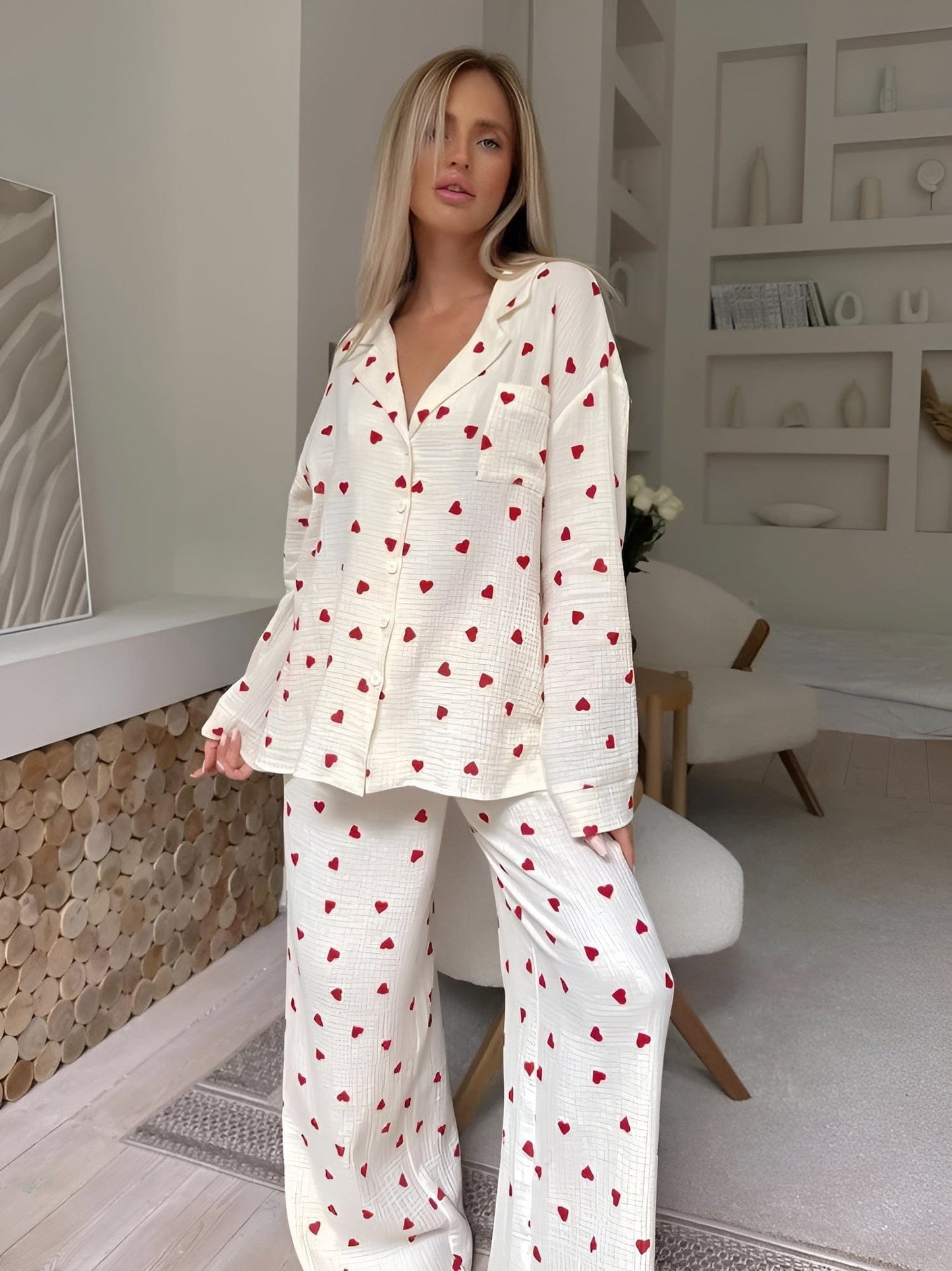Damen Pyjama Set mit Herzmuster – Stilvolle Nachtwäsche für gemütliche Abende