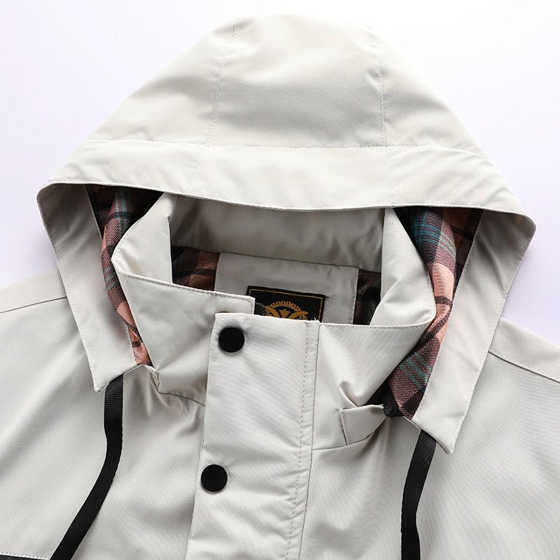 Herren Winter Outdoor Jacke – Funktionaler Parka mit Kapuze und Statement-Design für kalte Tage