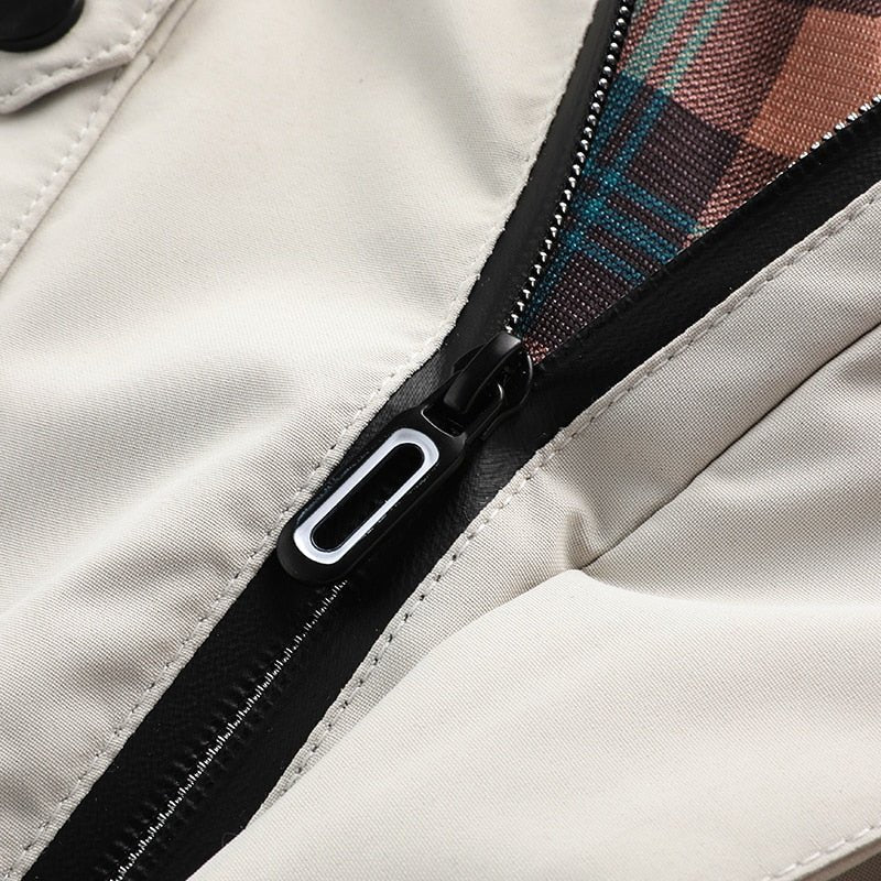 Herren Winter Outdoor Jacke – Funktionaler Parka mit Kapuze und Statement-Design für kalte Tage