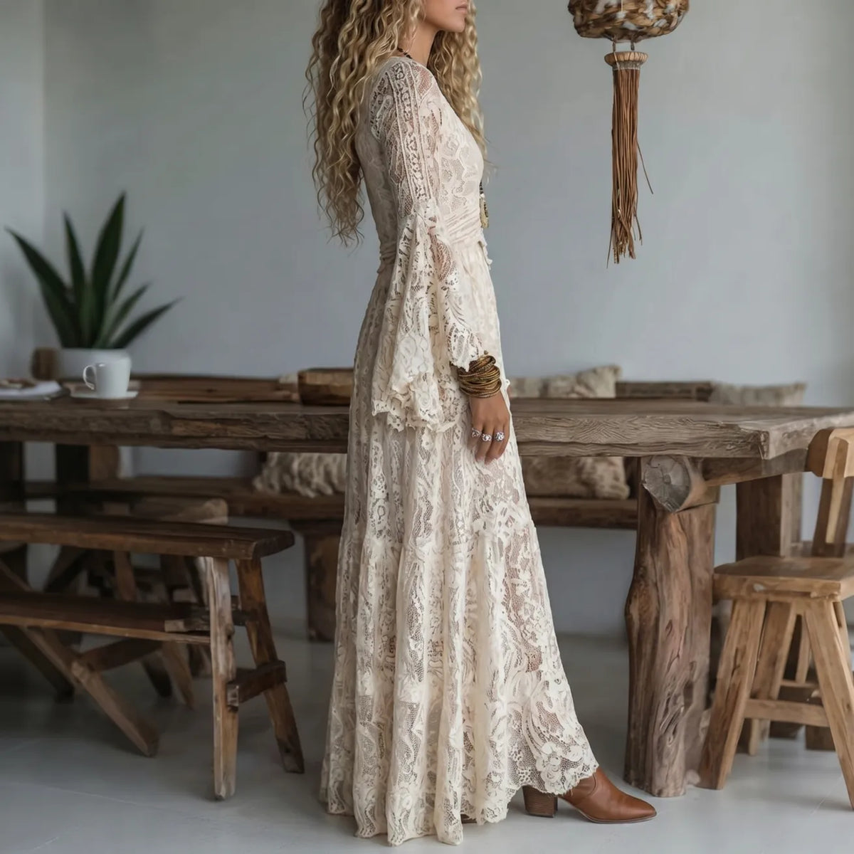 Damen Spitzen Maxikleid Beige V-Ausschnitt Glockenärmel Boho Stil